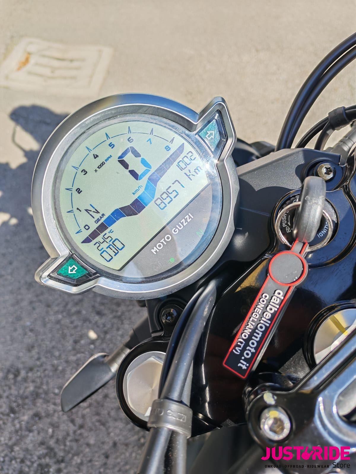 Moto Guzzi V7 Stone (2021 – 24)