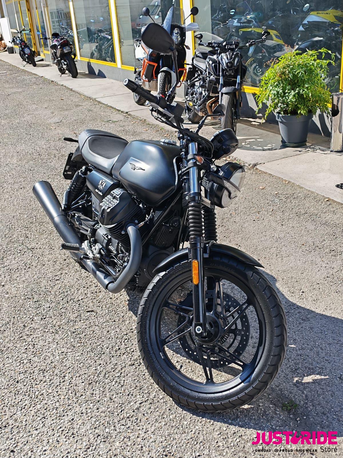 Moto Guzzi V7 Stone (2021 – 24)