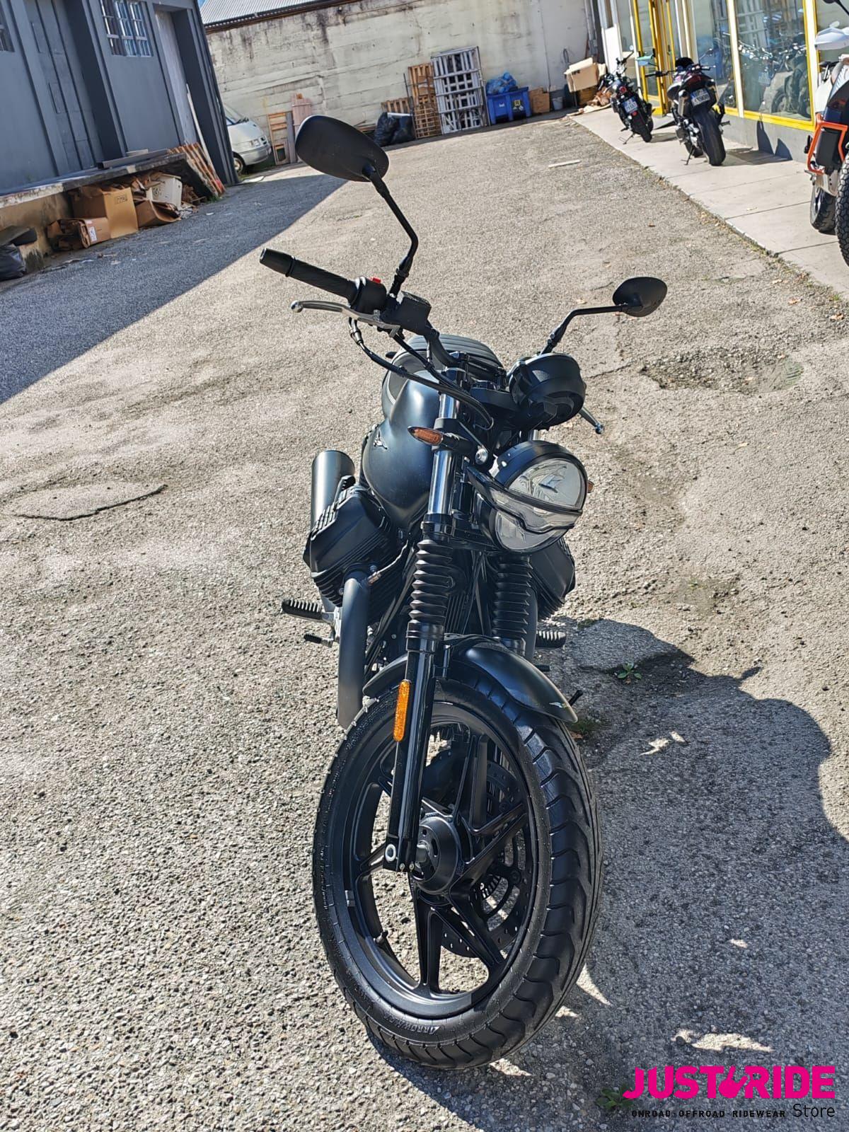Moto Guzzi V7 Stone (2021 – 24)