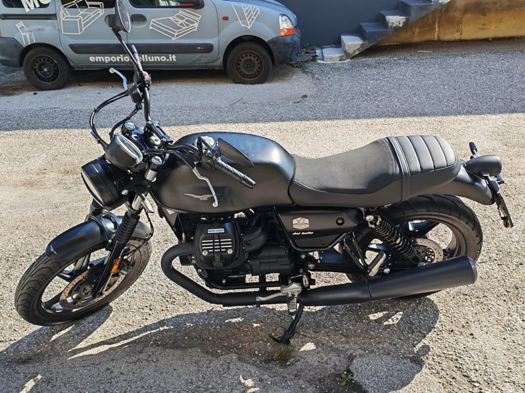Moto Guzzi V7 Stone (2021 – 24)